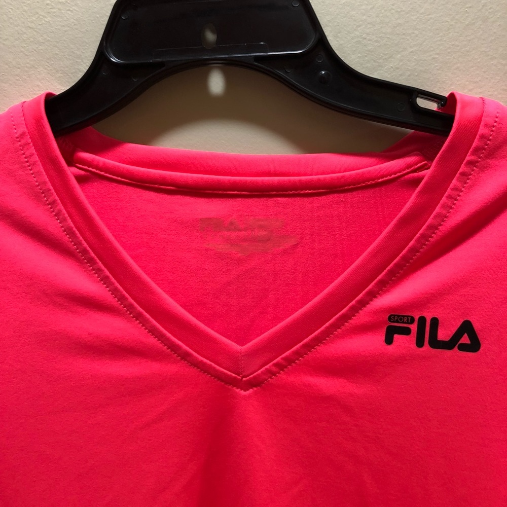 FILA sports v-neck💦